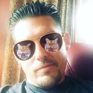 Meet your Posher, Jonathan